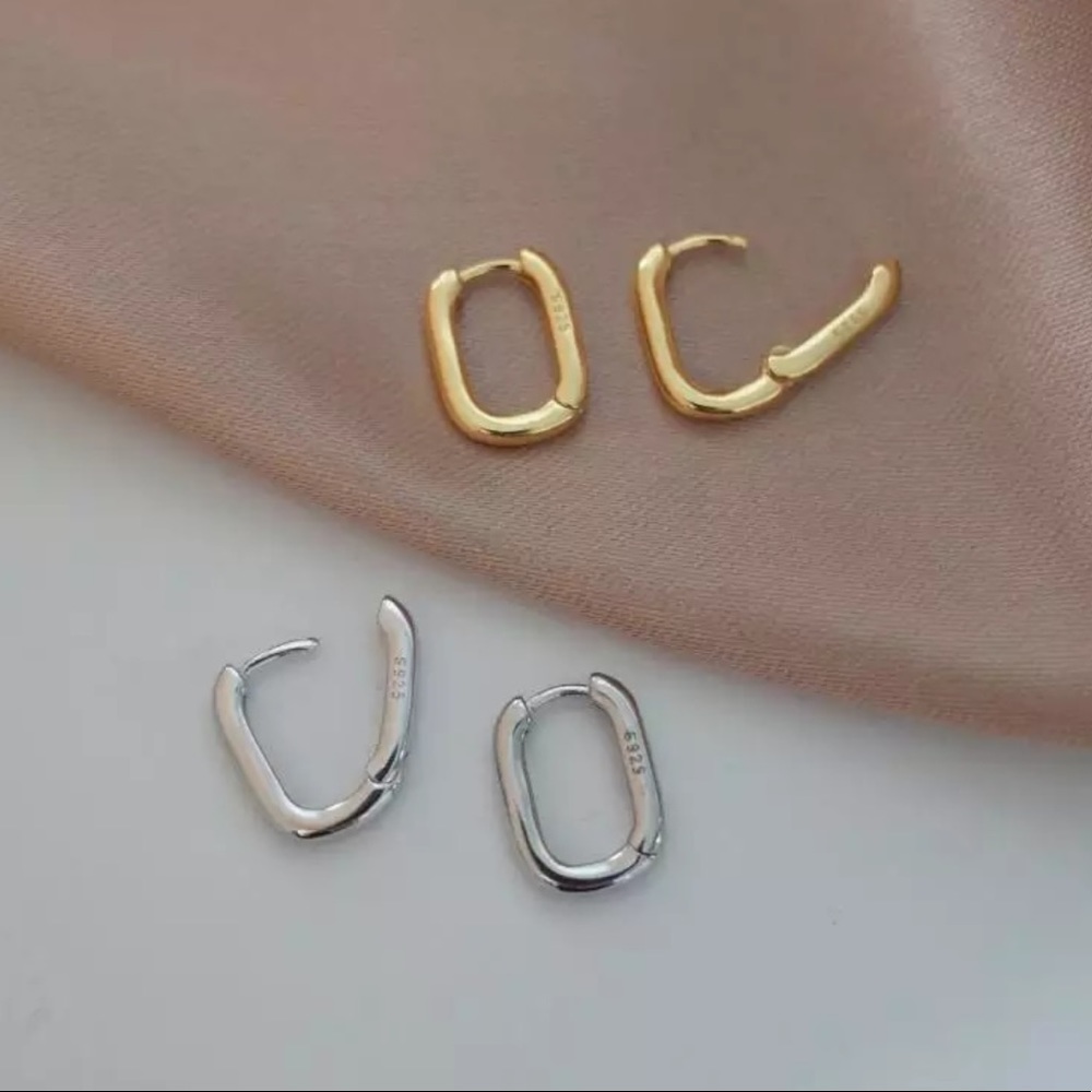NEW 18K GOLD OVAL HOOP EARRINGS, NICE EARRINGS, CUTE EARRINGS - Picture 4 of 8